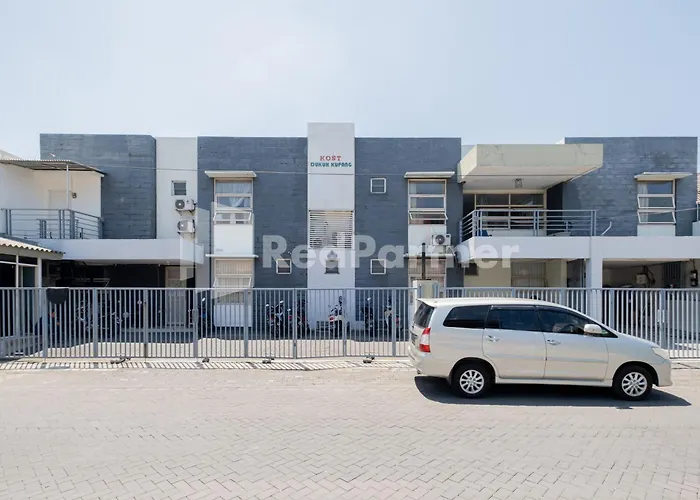 Dukuh Kupang Residence Mitra Reddoorz
