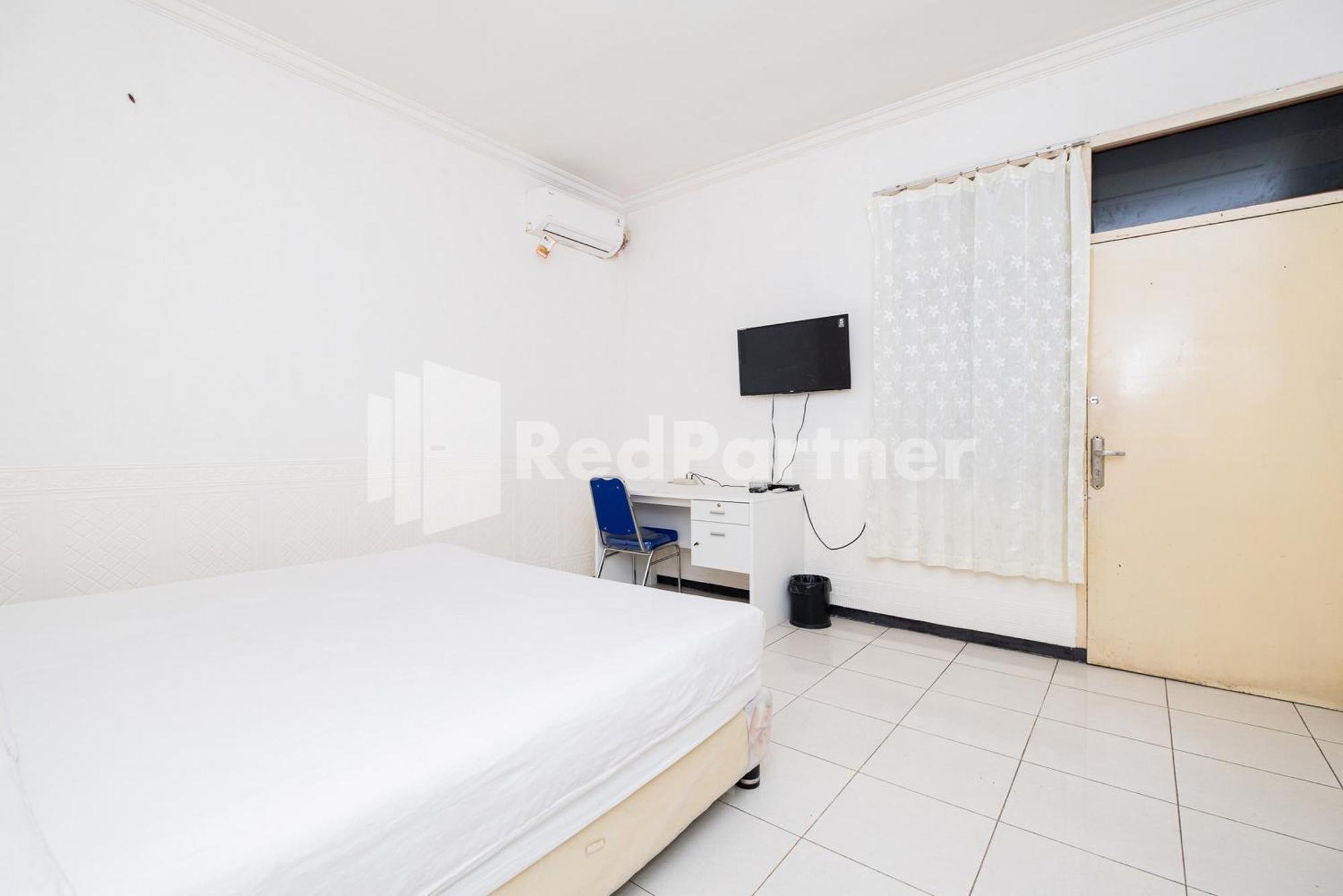 Dukuh Kupang Mitra Reddoorz Hotel Surabaya