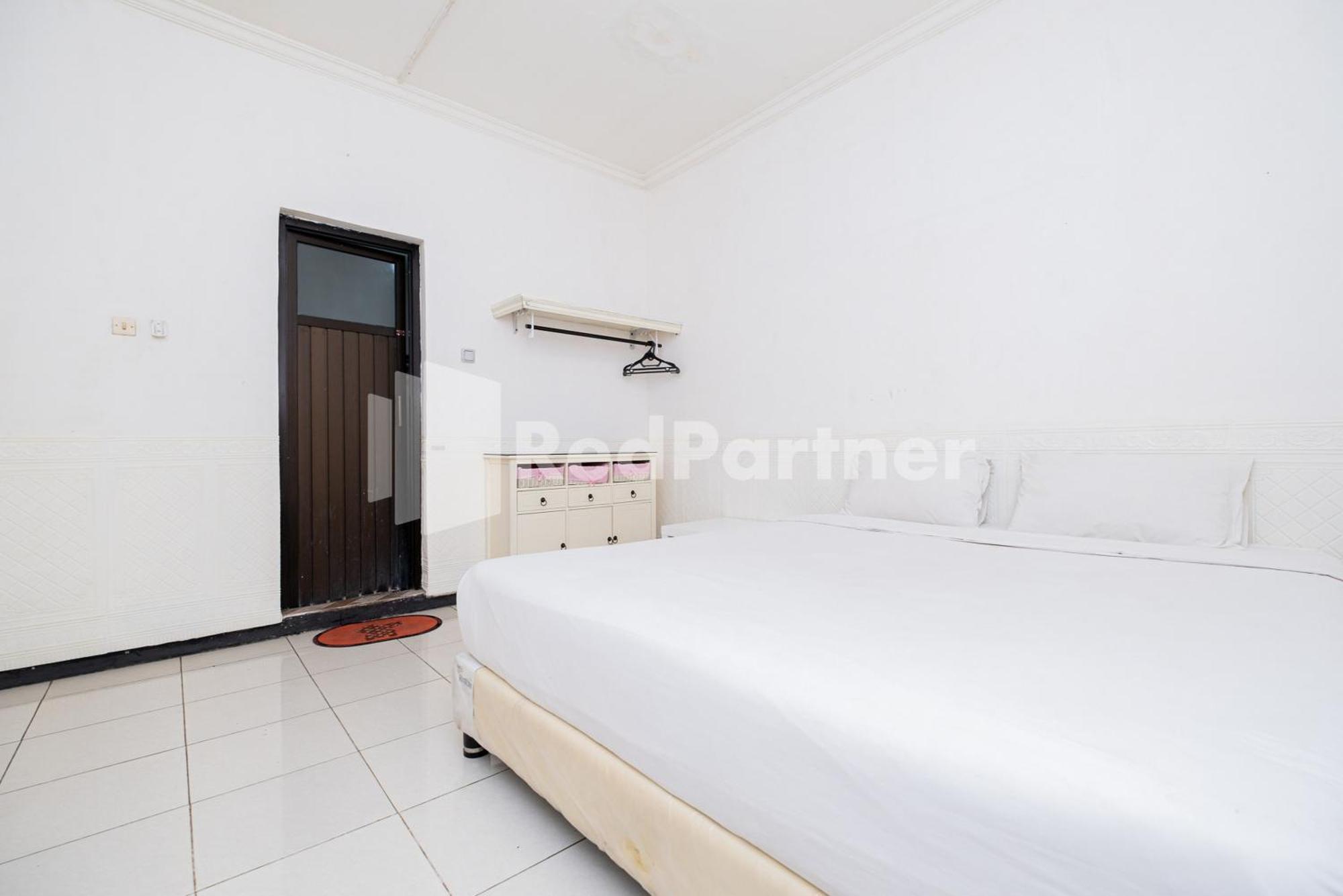 Dukuh Kupang Mitra Reddoorz Surabaya