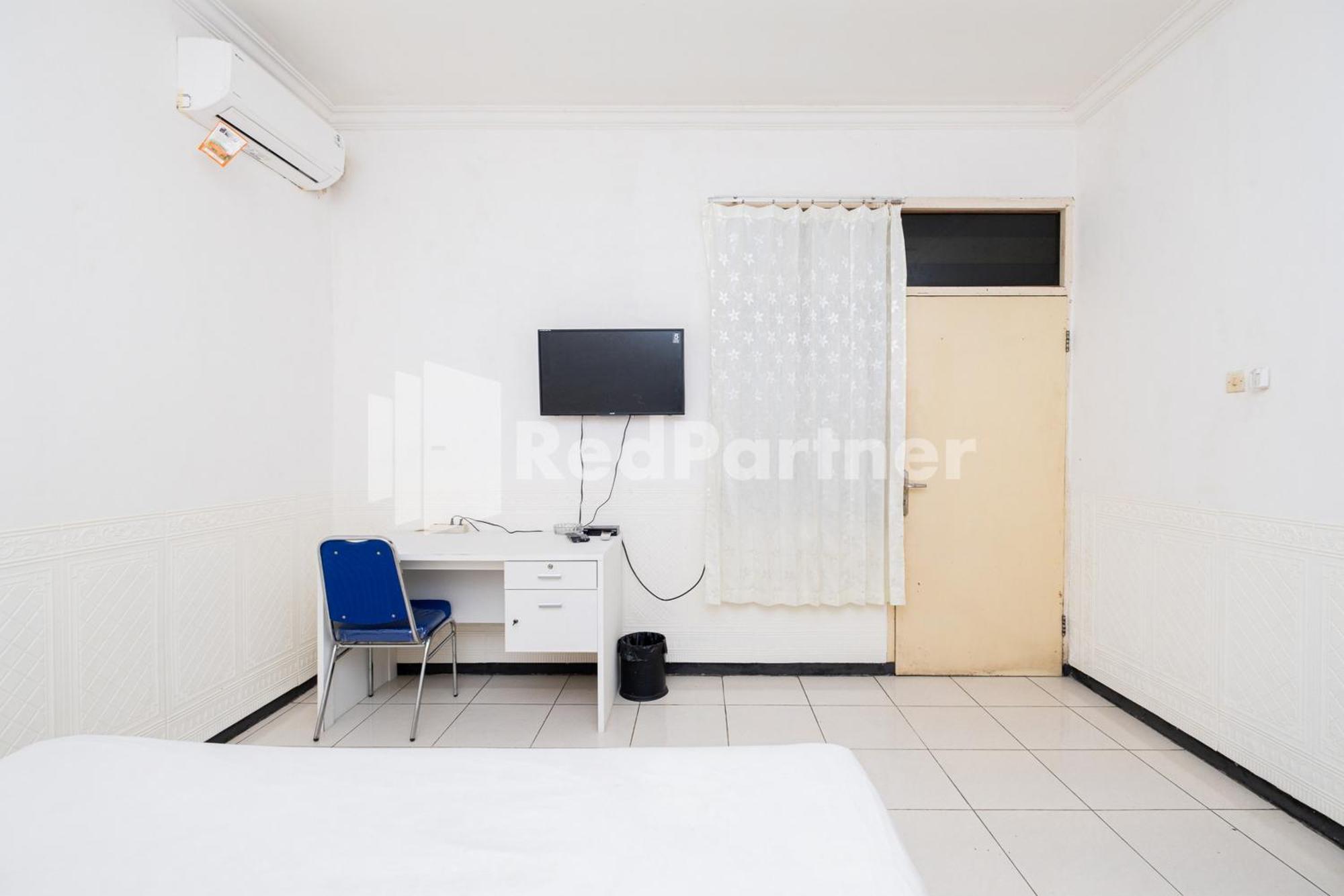 Hotel Dukuh Kupang Mitra Reddoorz
