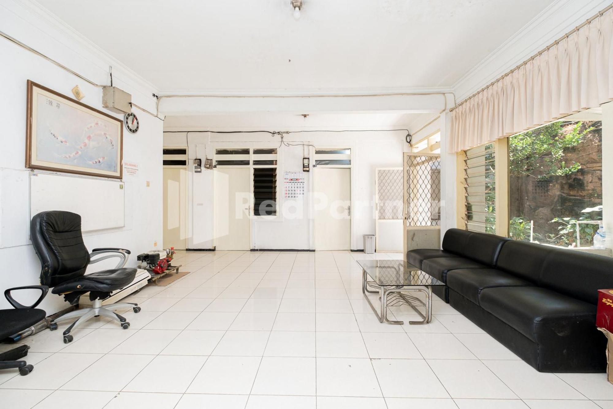 Dukuh Kupang Mitra Reddoorz 2* Surabaya